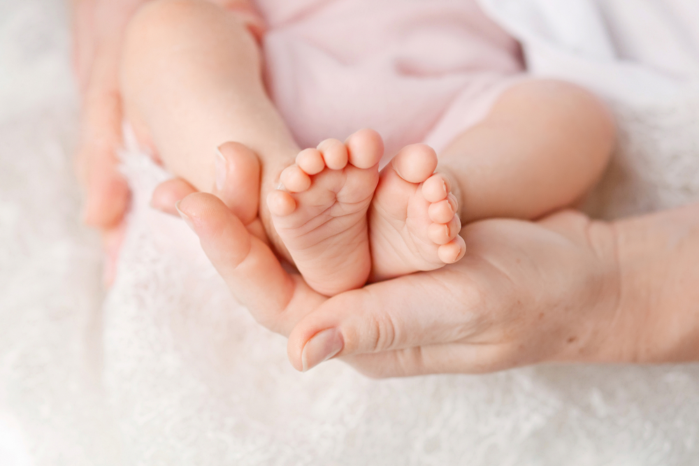 Υπόθεση «εμπορίας» βρεφών: Ένα μωρό «αγνώστων γονέων» πουλήθηκε σε γυναίκα από την Αυστραλία