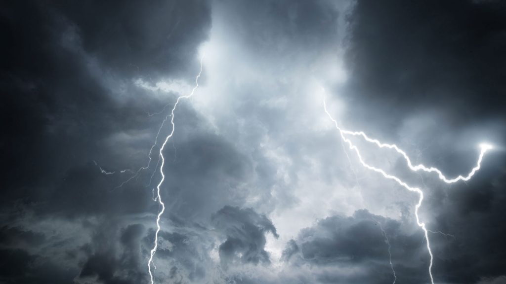 Έρχεται κακοκαιρία – εξπρές με καταιγίδες και ραγδαία πτώση της θερμοκρασίας