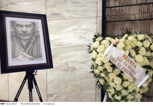 Το τελευταίο αντίο στον Σπύρο Φωκά με πολιτική κηδεία