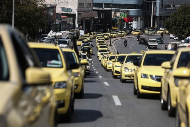 «Παραλύει» η Αθήνα: Απεργία από τους οδηγούς ταξί – Πότε δεν κυκλοφορούν