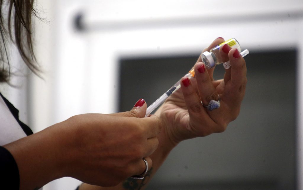 Τι είναι ο ιός τσικουνγκούνια και γιατί εγκρίθηκε το πρώτο εμβόλιο – Τα κύρια συμπτώματα