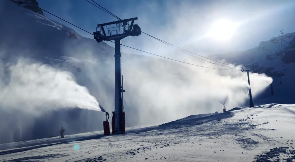 Η κλιματική αλλαγή χτυπά τις Αλπεις – Το βαρύ αντίτιμο για το τεχνητό χιόνι
