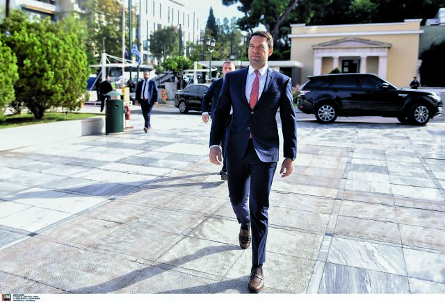 Κινήσεις εξωστρέφειας με το βλέμμα στους 11