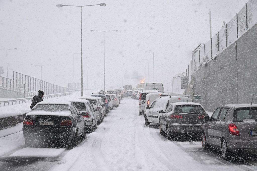 Πώς θα αντιμετωπιστεί ενδεχόμενος χιονιάς στην Αττική – Το σχέδιο για κλείσιμο δρόμων
