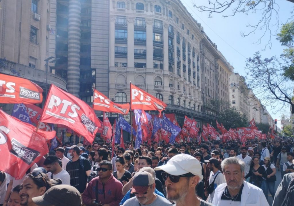 Αργεντινή: Χιλιάδες πολίτες στους δρόμους για το σχέδιο λιτότητας-σοκ του Μιλέι