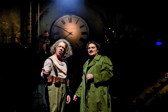 «Πάντα κάποιοι είναι στο υπόγειο και κάποιοι τους χειραγωγούν»