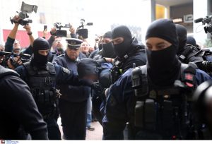 Επεισόδια στου Ρέντη: Στον ανακριτή ο 18χρονος για τον τραυματισμό του αστυνομικού