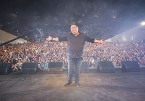 Ούτε η βροχή δεν μπορούσε να σταματήσει τον Βασίλη Καρρά