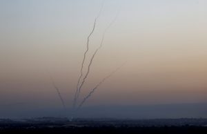 Συναγερμός στο Τελ Αβίβ: Καταιγισμός πυραυλικών επιθέσεων – Δείτε βίντεο