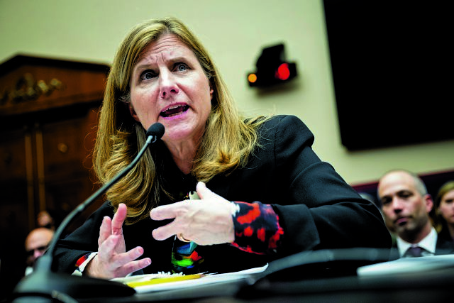 Αναγκάστηκε να παραιτηθεί ύστερα από αντιπαραθέσεις για αντισημιτισμό