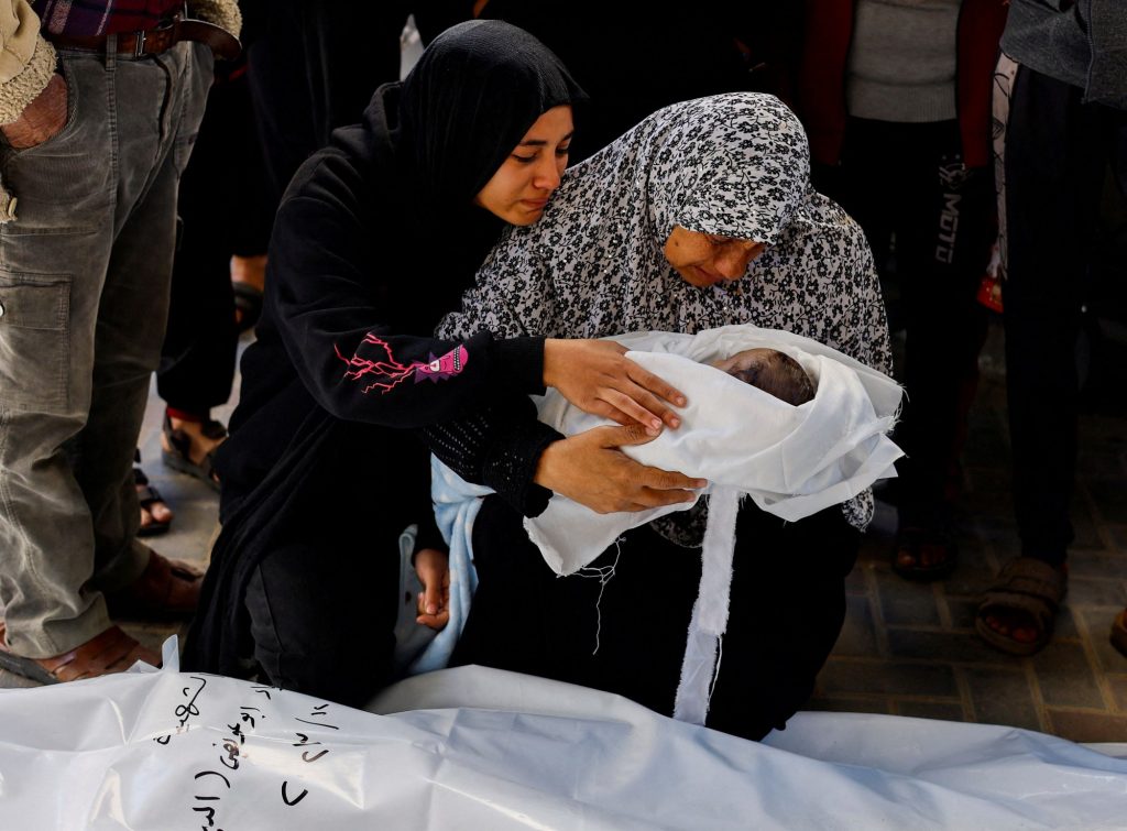 Γάζα: Ο Ιντρίς γεννήθηκε και πέθανε στον πόλεμο – Ηταν μόλις ενός μηνός