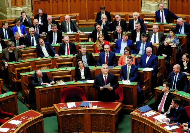 Βίκτορ Ορμπαν: Κερδίζει στο παζάρι με τις Βρυξέλλες