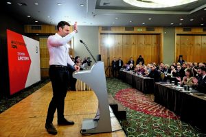 Πόλεμος και για «αυλικούς» των τραπεζών