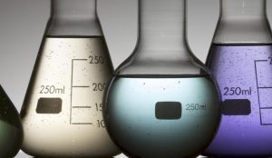 Ρομποτικός χημικός ΑΙ έμαθε πώς να παρασκευάζει φάρμακα