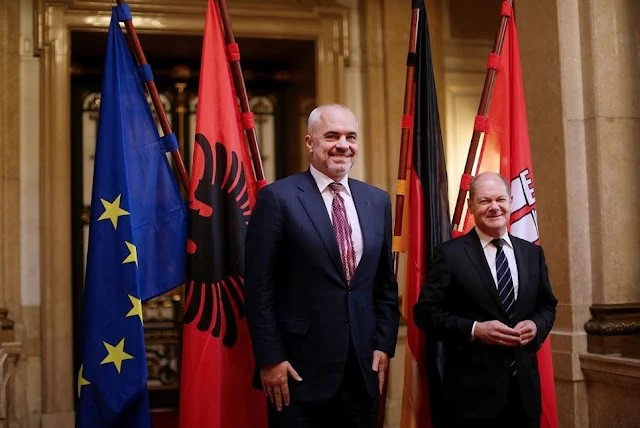Στήριξη Σολτς στην Αλβανία – «Να δούμε τη μεγάλη εικόνα και να προχωρήσει η ενταξιακή πορεία»