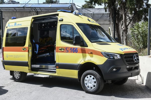 Τρίκαλα: Σερβιτόρος βρέθηκε νεκρός δίπλα στο μηχανάκι του – Τι κατέγραψαν κάμερες ασφαλείας