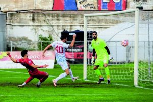 Θρύλος «εξπρές», έσπασε το μπλόκο της Ηλιούπολης