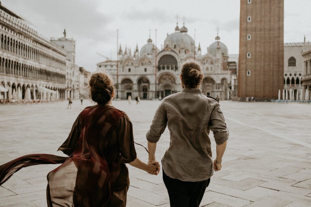 In Italia le donne rimandano la maternità a causa di problemi economici