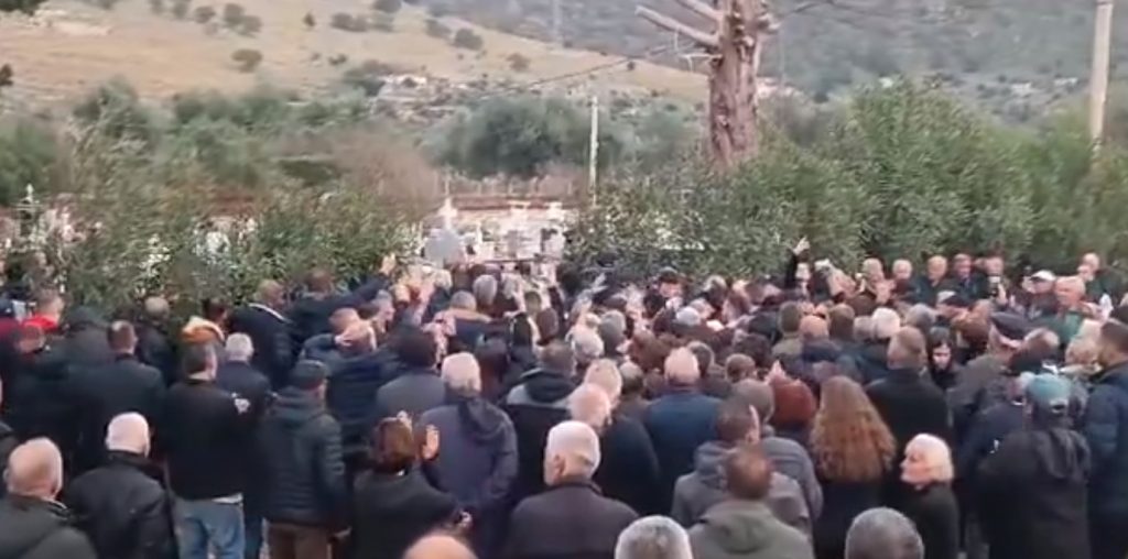 Φρέντι Μπελέρης: Δεν σεβάστηκαν ούτε την κηδεία της γιαγιάς του στη Χιμάρα – «Καψώνια» των Αρχών