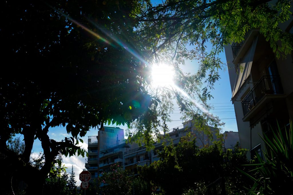 Καιρός: Γιατί έχουμε καλοκαίρι… μέσα στα Χριστούγεννα;