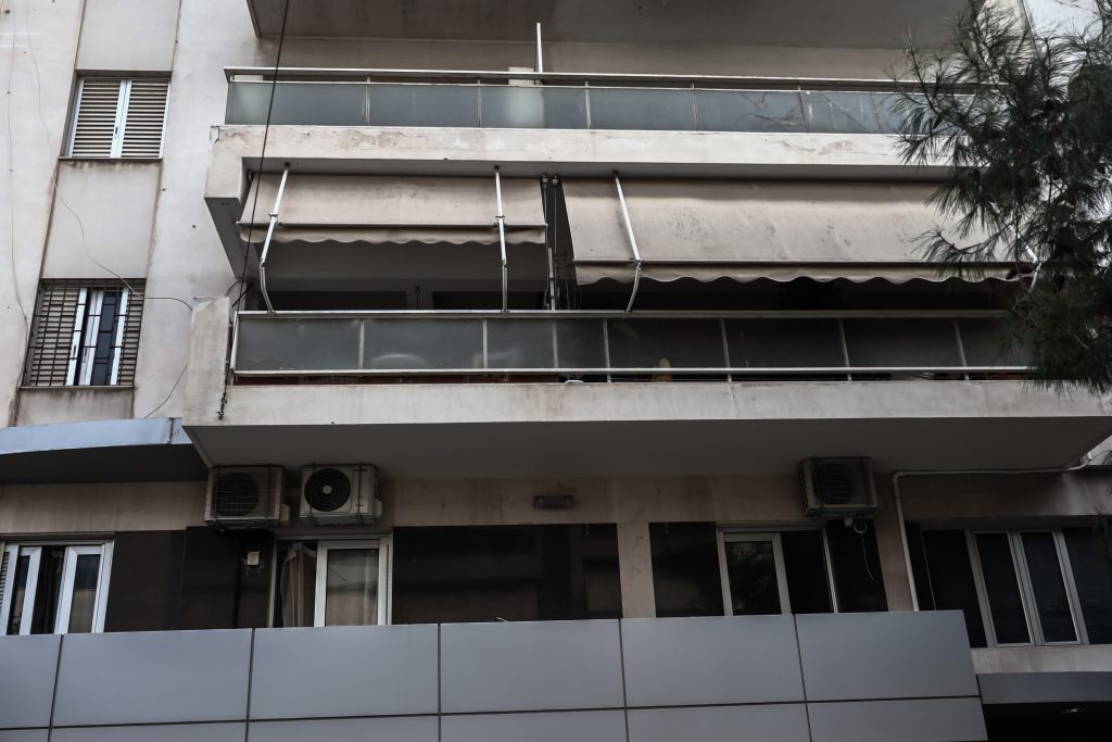 Νέος Κόσμος: Συγκλονίζει η ανήλικη που βοήθησε την 35χρονη που πήδηξε από τον 3ο όροφο