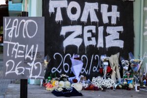 Για δύο ώρες κατέθετε η μητέρα 18χρονου που σκότωσε τον αδερφό του στη Νέα Σμύρνη – Ώρα εξηγήσεων για τον αδερφοκτόνο