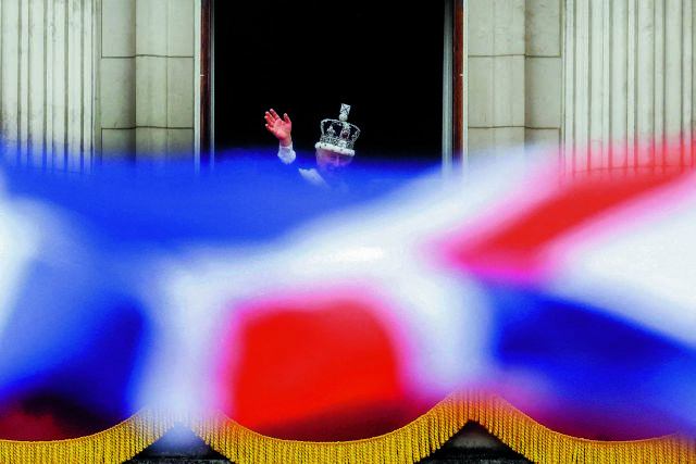 Η βασίλισσα πέθανε, ζήτω ο βασιλιάς