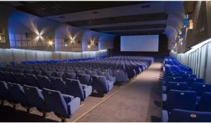 Ανοίγει ξανά ο εμβληματικός κινηματογράφος Όπερα, στο κέντρο της Αθήνας