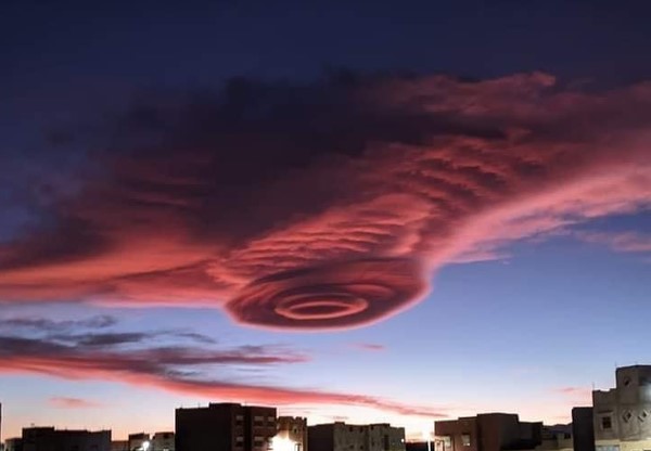 Η ανάρτηση Κολυδά για τα σύννεφα που έμοιαζαν με… UFO