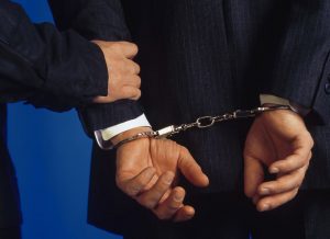 Γνωστός δικηγόρος «έτρωγε» από τους λογαριασμούς υπερηλίκου – Πώς κατάφερε να αρπάξει 780.000 ευρώ