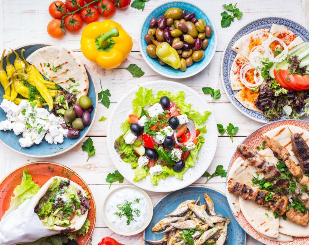 Η ελληνική κουζίνα «τα σπάει» και επισήμως – Δεύτερη καλύτερη σε όλο τον κόσμο