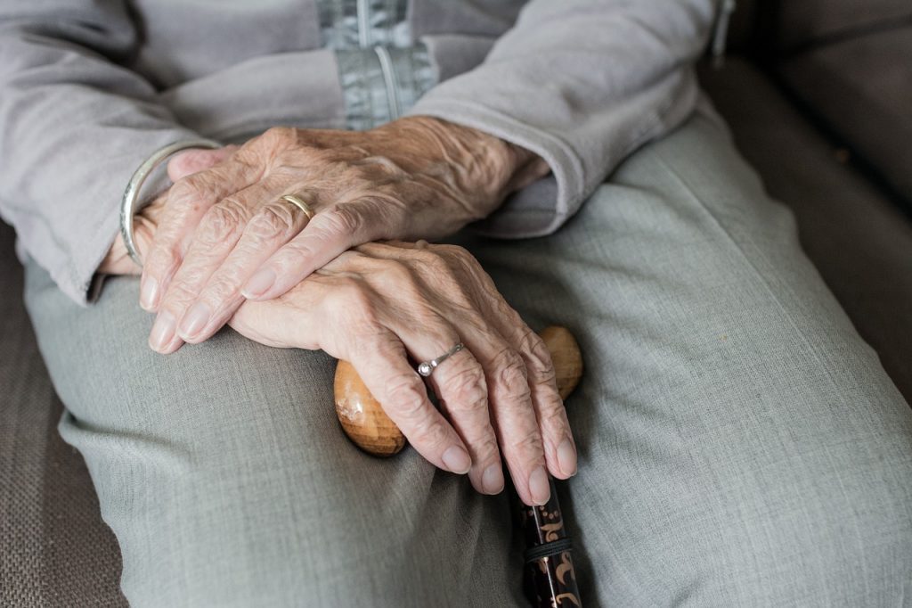 Προκαταρκτική έρευνα για τον θάνατο 92χρονης σε γηροκομείο από καθαριστικό