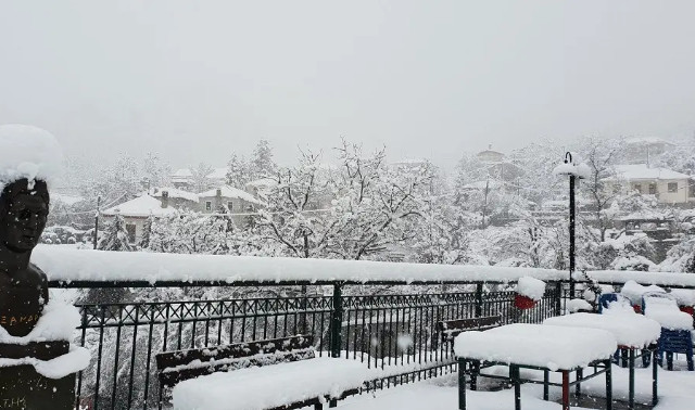 Χιονισμένη από άκρη σε άκρη η Βόρεια Ελλάδα – Έως 1,5 μέτρο το χιόνι