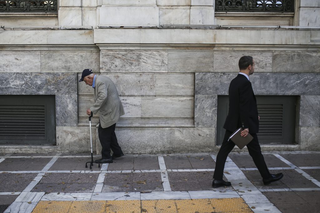 ΟΟΣΑ για Ελλάδα: «Βλέπει» αύξηση ορίων συνταξιοδότησης κατά τέσσερα χρόνια