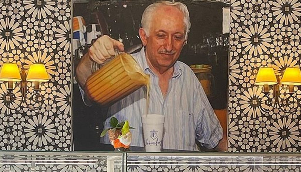 Η ιστορία του ανθρώπου που έφτιαχνε τον πιο διάσημο φραπέ και η μυστική συνταγή