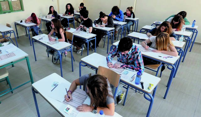 Πανελλαδικές: Τι σηματοδοτούν οι αλλαγές στις βάσεις εισαγωγής