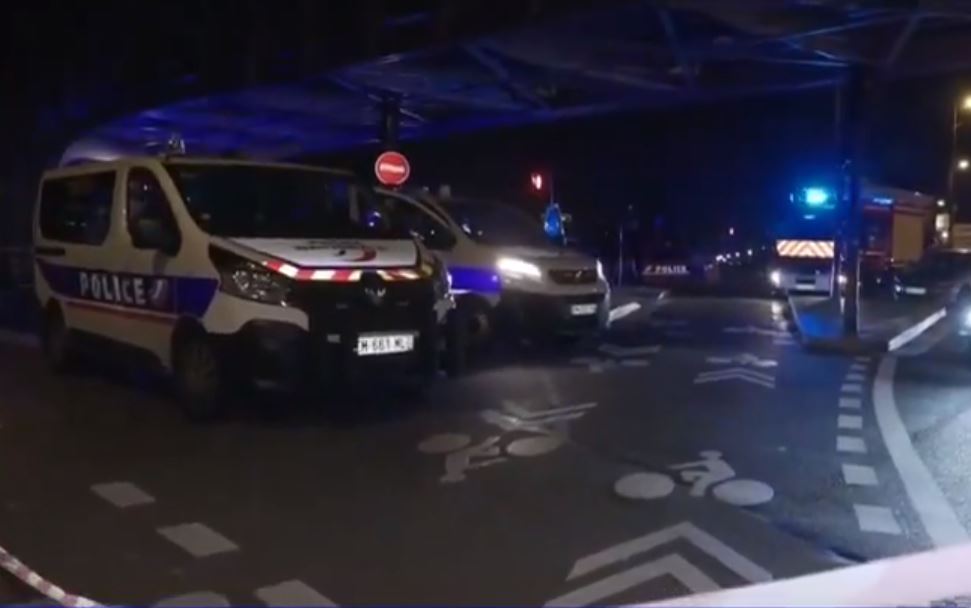 Παρίσι: Ένας νεκρός και ένας τραυματίας από επίθεση με μαχαίρι – «Allah akbar» φώναζε ο δράστης