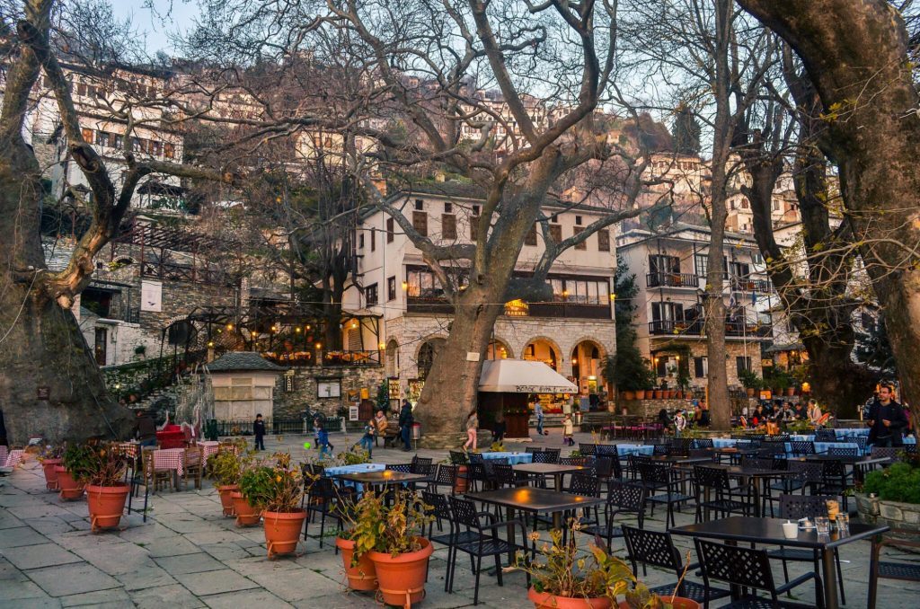 Ούτε «καρφίτσα» δεν πέφτει φέτος στους χειμερινούς προορισμούς – Ποιες περιοχές «βουλιάζουν» από κόσμο