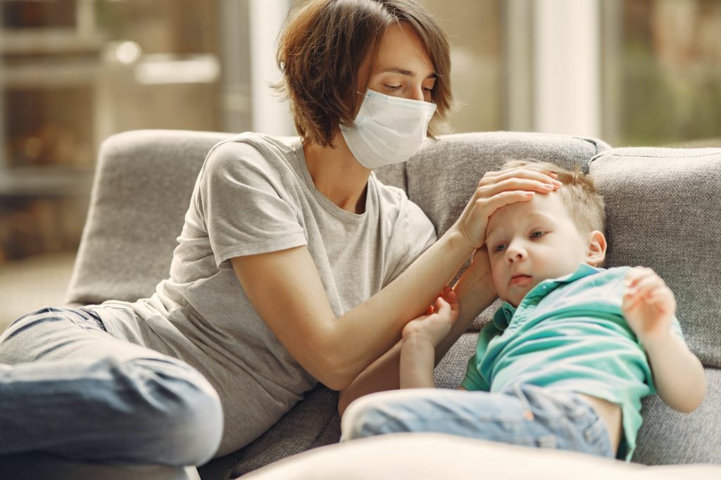 Καμπανάκι για την επιδημία πνευμονίας που χτυπά παιδιά – «Έχει κρούσματα και στην Ελλάδα, αντέχει στα αντιβιοτικά»