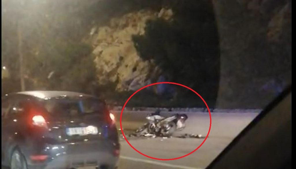 Η καταδίωξη, η σύγκρουση των δύο κλεμμένων οχημάτων και ο νεκρός αστυνομικός – Νέο βίντεο ντοκουμέντο