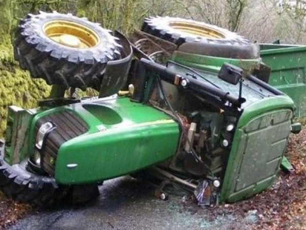 Σκοτώθηκε 52χρονος που έπεσε σε χαράδρα με το τρακτέρ που οδηγούσε
