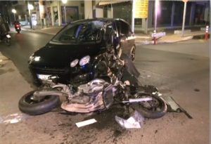 Θανατηφόρο τροχαίο στο Ίλιον: Ένας νεκρός και ένας τραυματίας (Σοκαριστικές εικόνες)