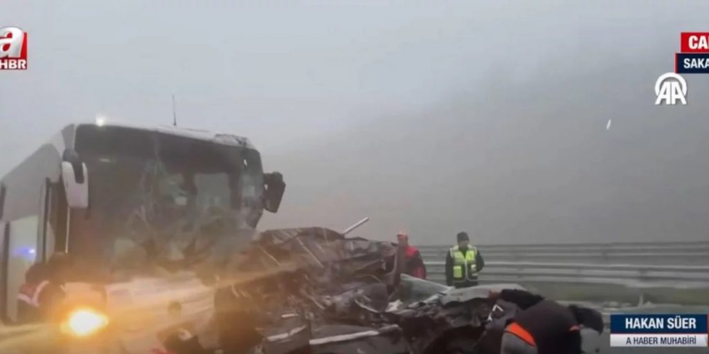 Σοκαριστικές εικόνες από καραμπόλα επτά οχημάτων στην Τουρκία: 11 νεκροί και δεκάδες τραυματίες