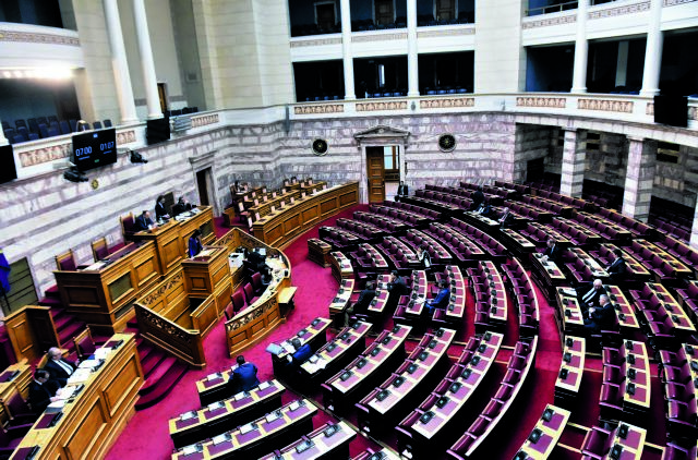 Αδεια έδρανα – Γιατί οι βουλευτές δεν μπαίνουν στην Ολομέλεια