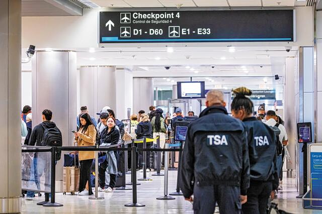 ΗΠΑ: Πράκτορες της αστυνομίας μετανάστευσης ανέλαβαν την ασφάλεια σε 14 αεροδρόμια