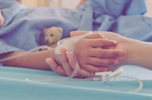 Μέγαρα: «Κάθε μέρα έτρωγαν τα παιδιά ξύλο» – Την Τρίτη απολογείται ο πατριός που ξυλοκόπησε άγρια τον 4χρονο