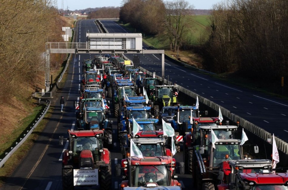 Η Γαλλία σχεδιάζει επιπλέον μέτρα υπέρ των αγροτών της