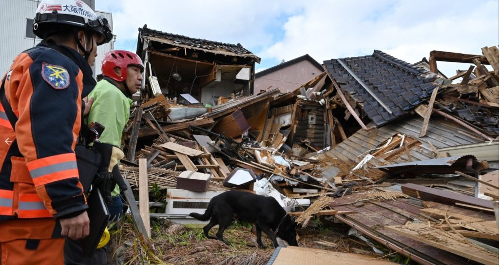 Ιαπωνία: 90χρονη ανασύρεται ζωντανή από τα συντρίμμια του σεισμού