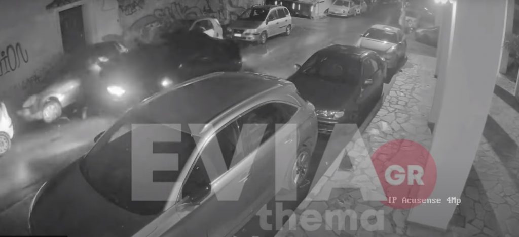 Χαλκίδα: Σοκαριστικό τροχαίο με ανατροπή οχήματος – Δείτε το βίντεο