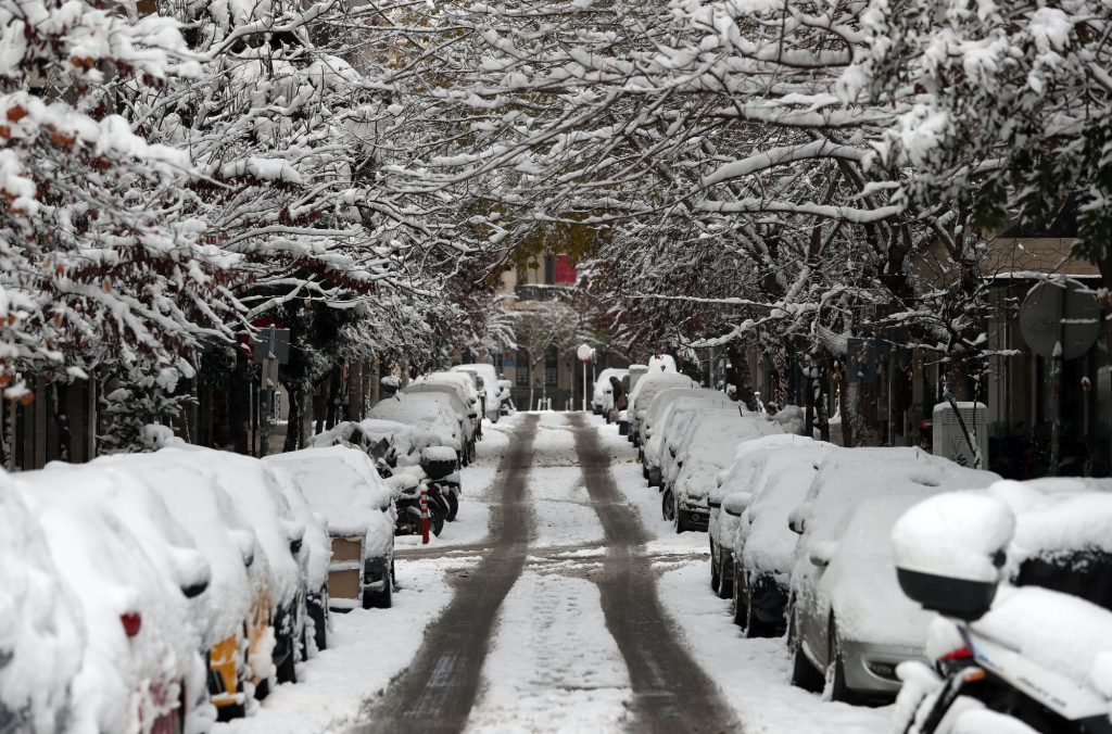 Καιρός: Σε ποιες περιοχές θα συνεχιστούν οι χιονοπτώσεις και οι άνεμοι – Νέο έκτακτο δελτίο